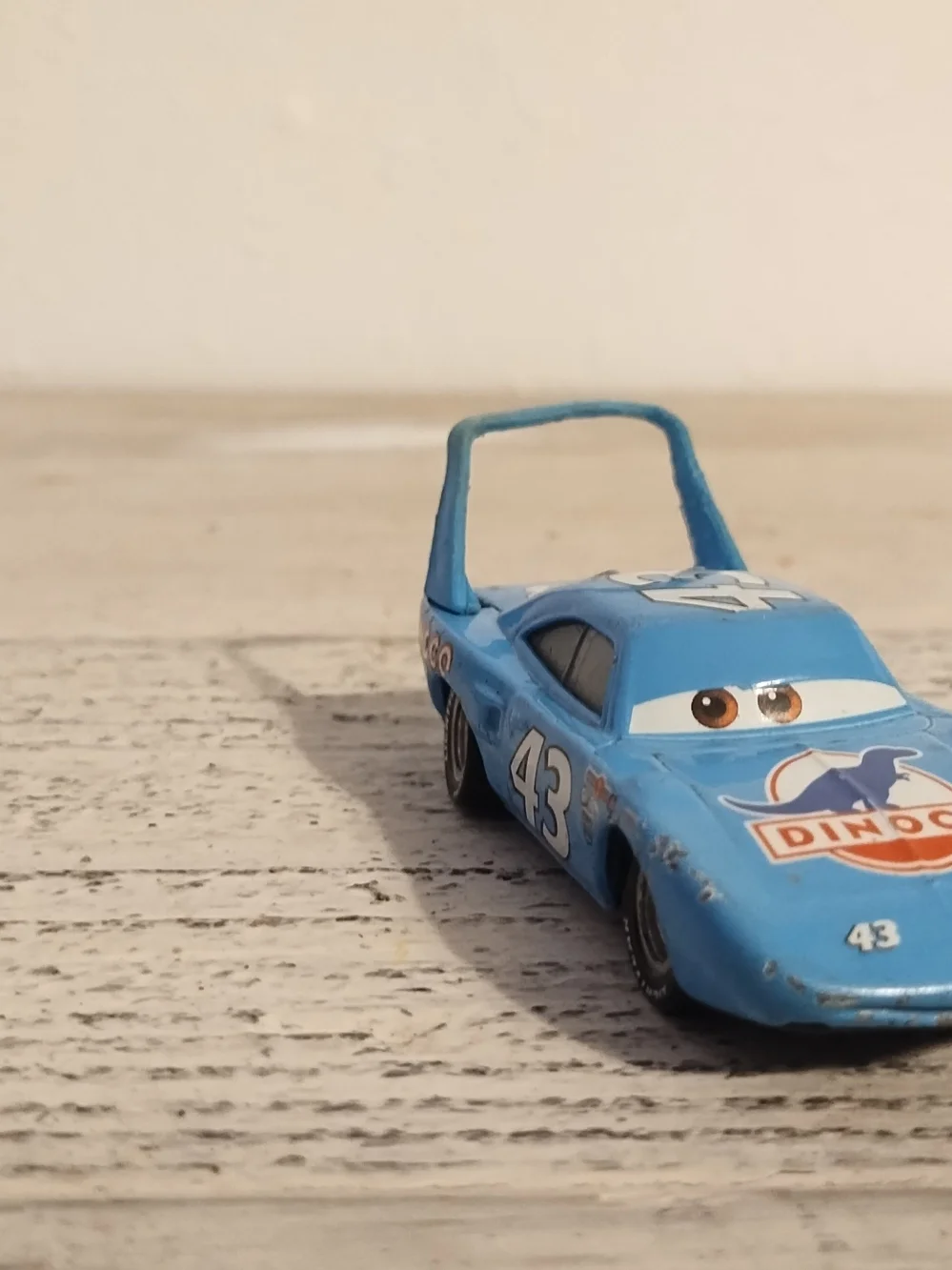 Disney Pixar Cars #43 Dinoco The King Metal Die-cast 1970 Plymouth Superbird